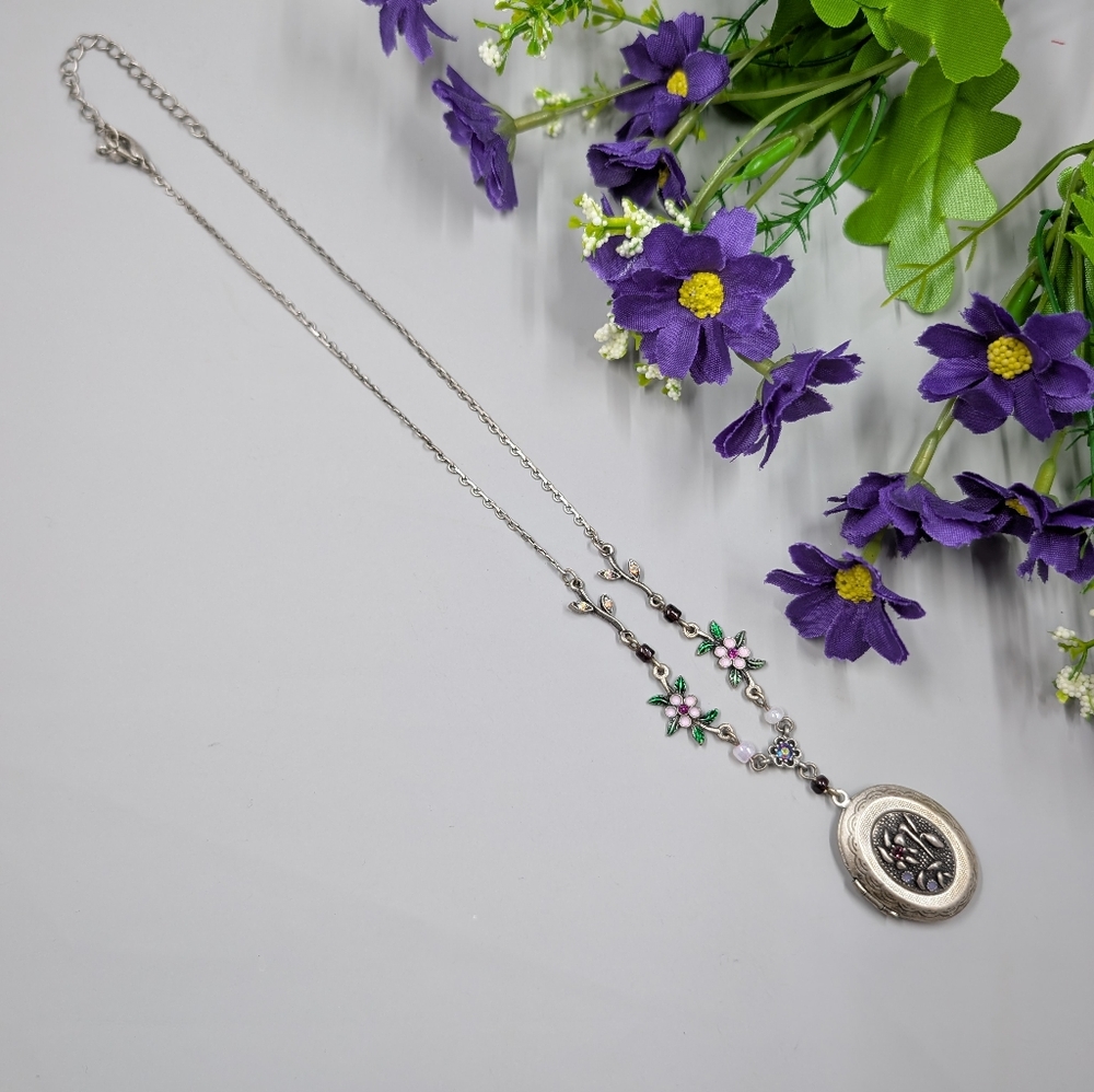 Vintage And Ornate Locket With Genuine Crystal And Floral Design